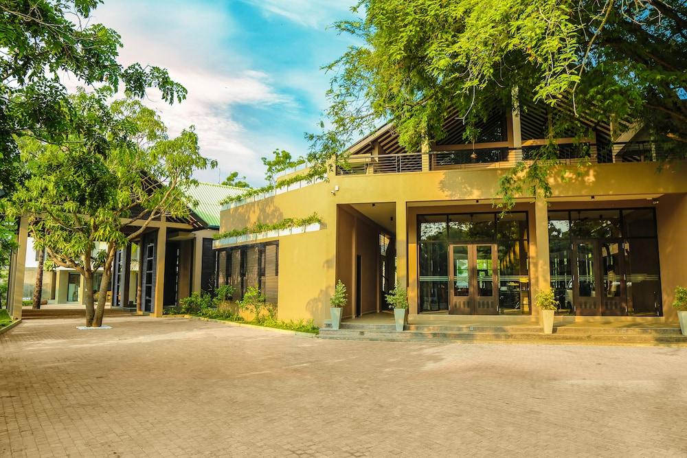Hotel Oak Ray Wild Yala à Tissamaharama Extérieur photo