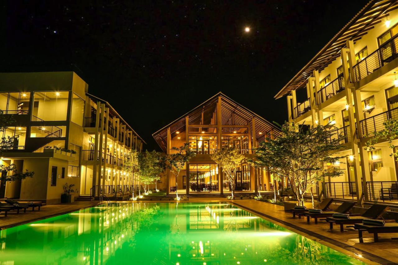 Hotel Oak Ray Wild Yala à Tissamaharama Extérieur photo
