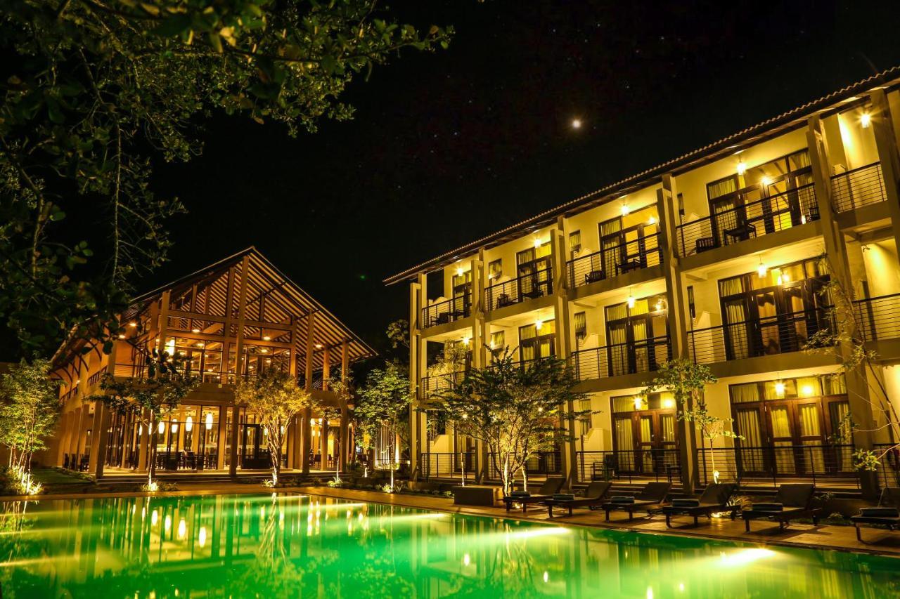 Hotel Oak Ray Wild Yala à Tissamaharama Extérieur photo