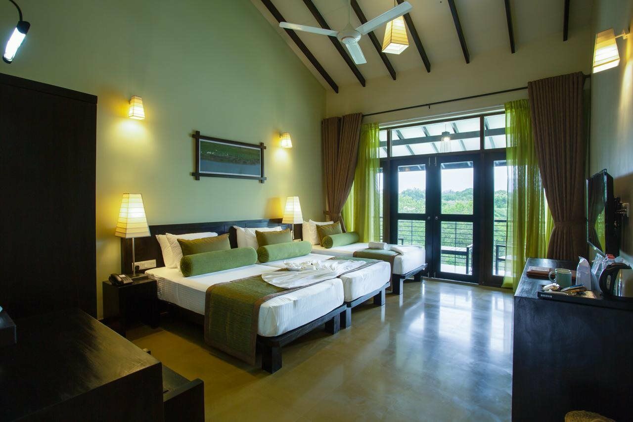 Hotel Oak Ray Wild Yala à Tissamaharama Extérieur photo